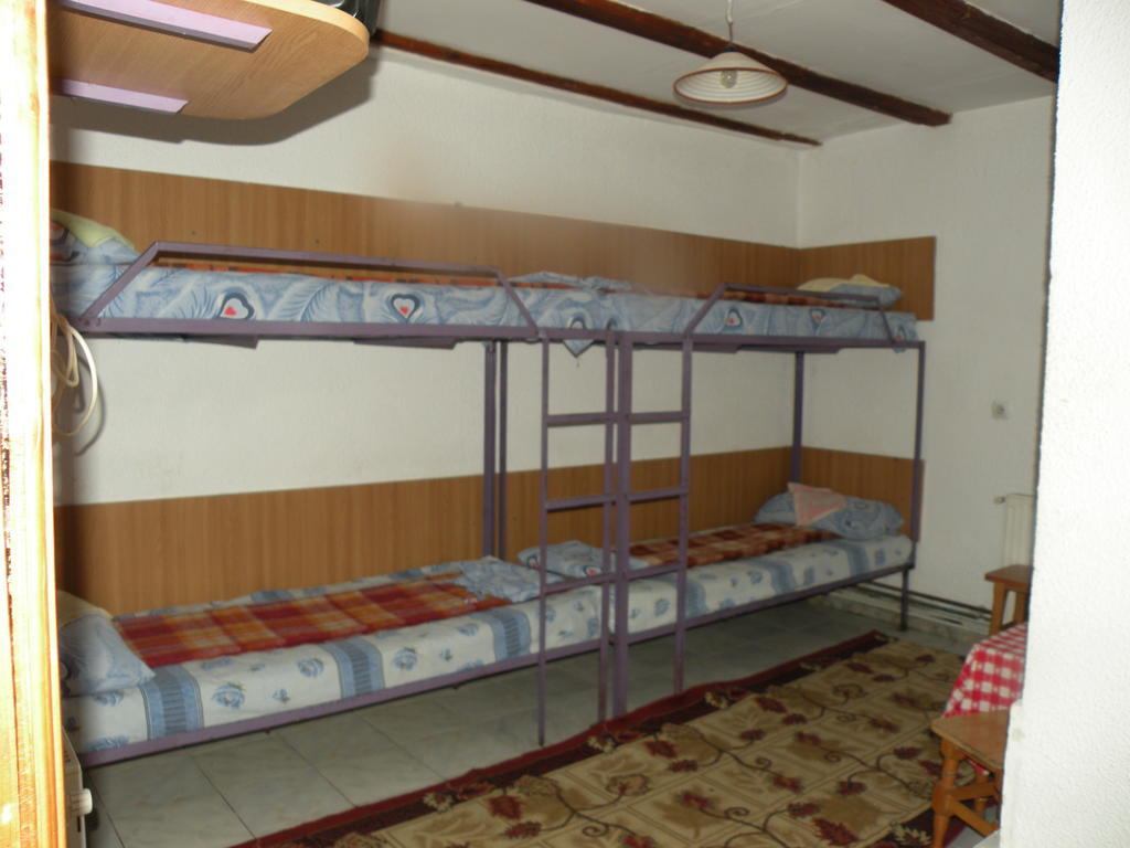Camping Paradisul Soferilor Onesti Habitación foto